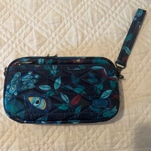 Lug Roundabout 2 (Peacock)